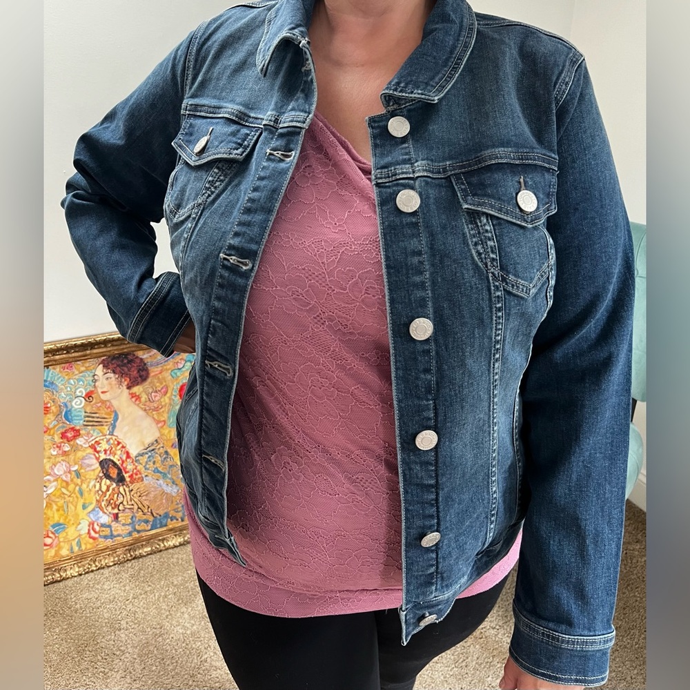 TORRID FITTED DENIM TRUCKER PEPPERDINE SIZE 1X NWT
